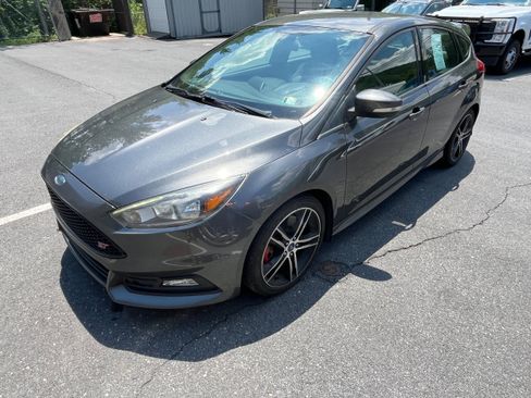 Certified 2017 Ford Focus ST FWD image 17