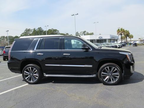 Used 2016 Cadillac Escalade Luxury image 2