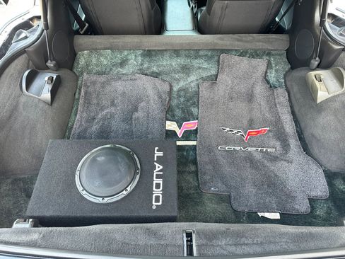 Used 2007 Chevrolet Corvette Coupe w/ Performance Package RWD image 16