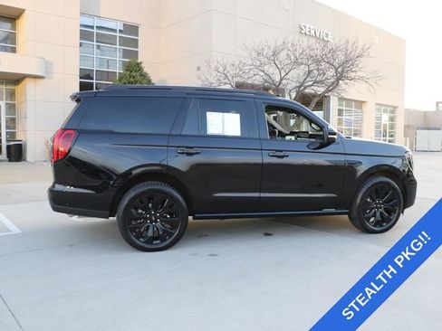 Used 2025 Ford Expedition Platinum w/ Stealth Appearance Package image 6