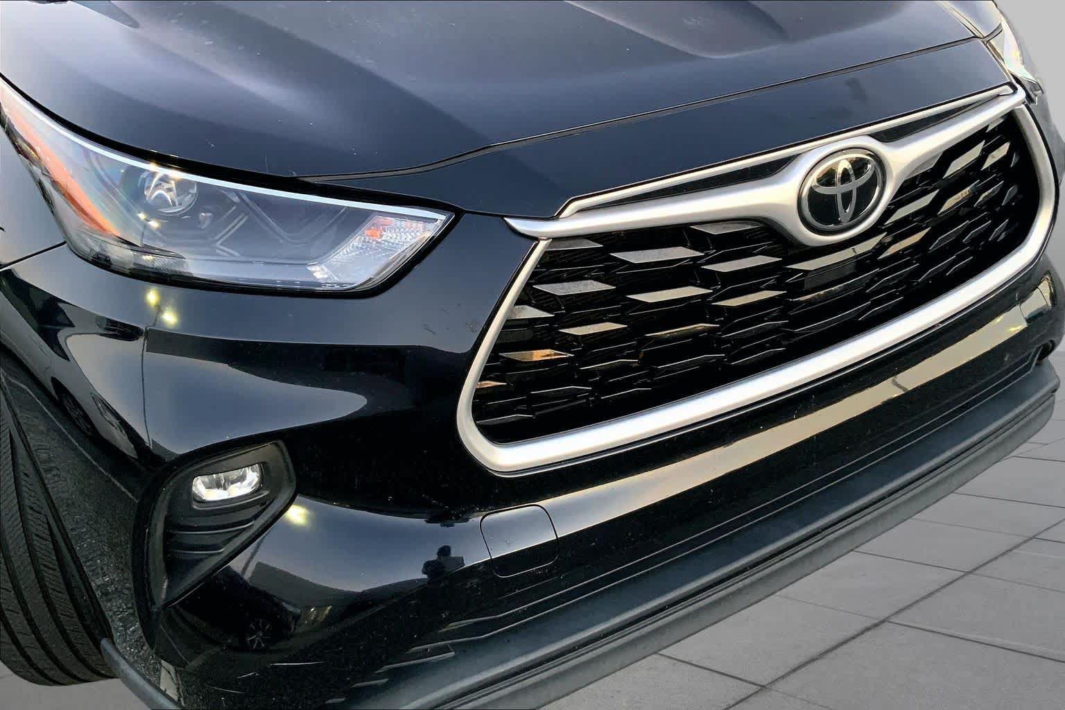 Used 2022 Toyota Highlander XLE FWD image 27