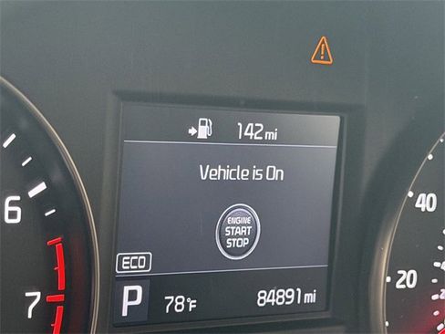 Used 2018 Kia Cadenza Premium w/ Luxury Package image 9