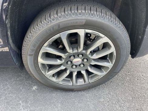 Used 2021 GMC Acadia Denali w/ Denali Technology Package FWD image 14