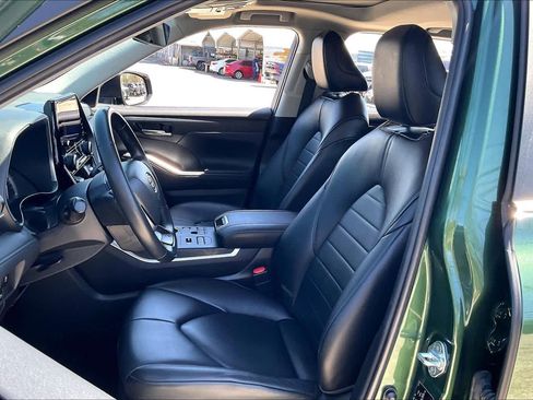 Used 2023 Toyota Highlander XLE image 8