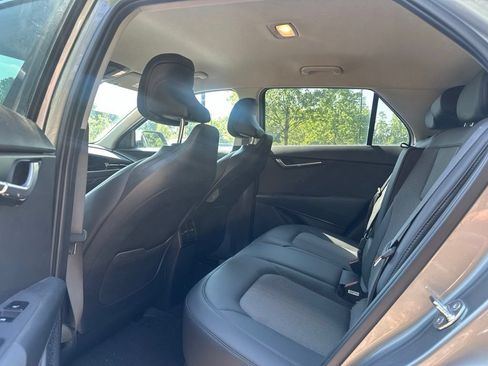 Used 2024 Kia Niro Wind w/ Wind Preserve Package FWD image 13