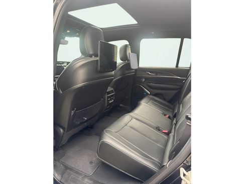 Used 2023 Jeep Grand Cherokee Overland w/ Rear Seat Video Group I AWD/4WD image 8
