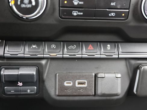 Used 2023 Chevrolet Silverado 1500 Custom image 31