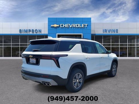 Used 2026 Chevrolet Traverse LT FWD image 8