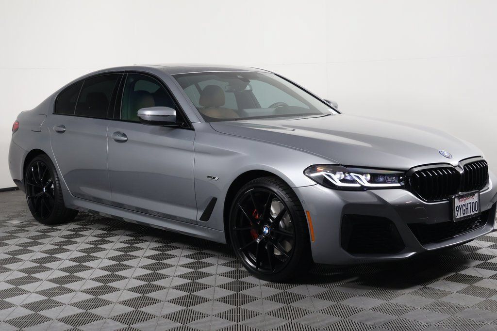 Used 2023 BMW 530e w/ M Sport Package RWD image 3