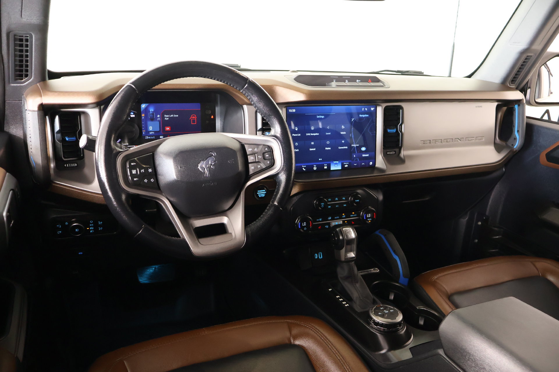 Used 2023 Ford Bronco Outer Banks AWD/4WD image 2