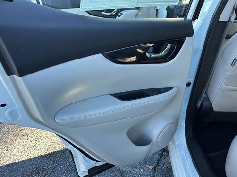 Used 2019 Nissan Rogue Sport SL image 15