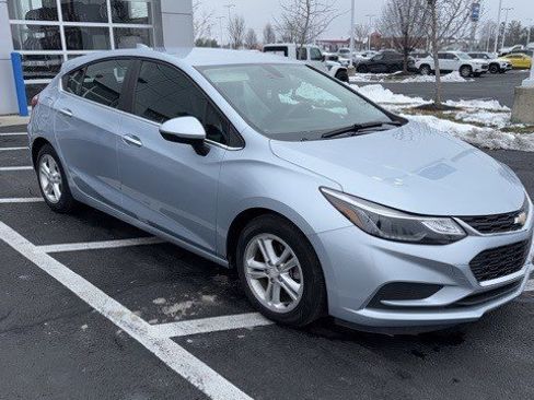 Used 2017 Chevrolet Cruze LT image 3