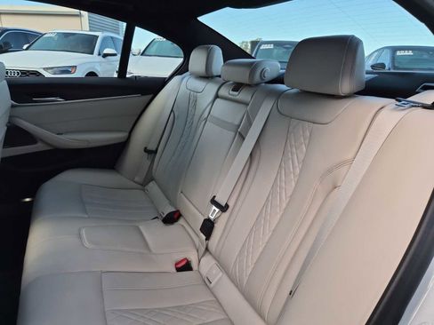 Used 2021 BMW 530e w/ Premium Package image 19