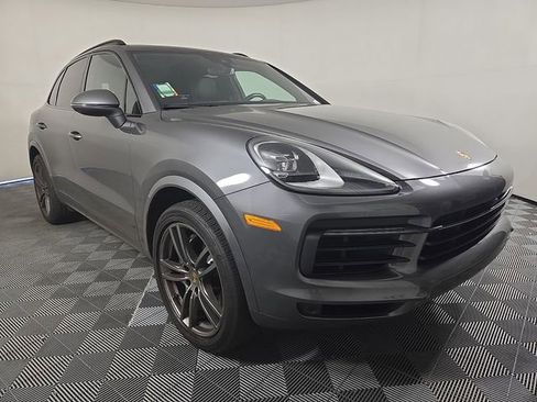 Used 2023 Porsche Cayenne AWD/4WD image 4