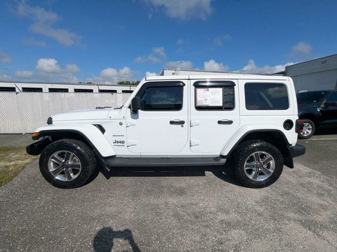 Used 2018 Jeep Wrangler Unlimited Sahara AWD/4WD image 6
