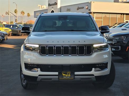Used 2024 Jeep Wagoneer Series II w/ Flexible Seating Group image 2