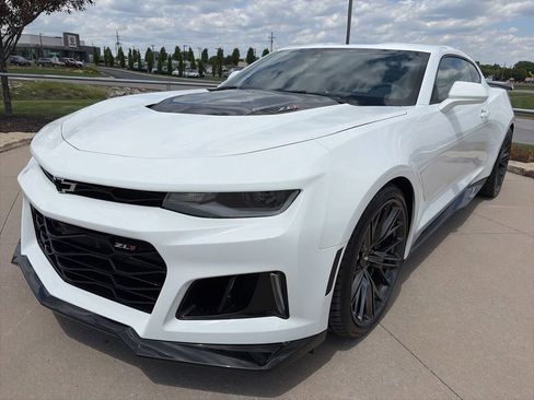 Used 2019 Chevrolet Camaro ZL1 RWD image 4