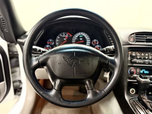 Used 1998 Chevrolet Corvette Coupe w/ Roof Pkg RWD image 16