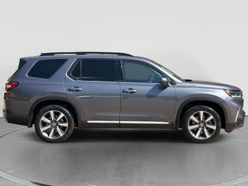 Used 2025 Honda Pilot Touring image 5