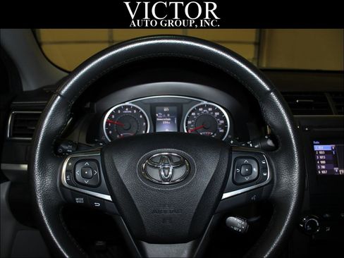 Used 2017 Toyota Camry SE image 19