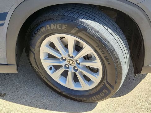 Used 2025 Toyota Grand Highlander AWD image 32