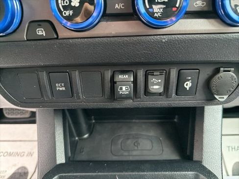 Used 2018 Toyota Tacoma TRD Sport image 24