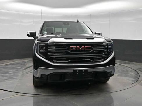 Used 2022 GMC Sierra 1500 SLT w/ SLT Convenience Package image 2