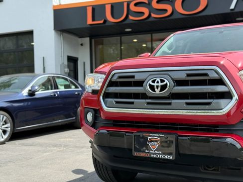 Used 2017 Toyota Tacoma SR5 w/ Tow Package AWD/4WD image 28