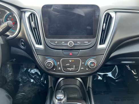 Used 2017 Chevrolet Malibu LT w/ Leather Package image 19