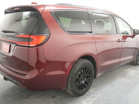 Used 2021 Chrysler Pacifica Touring-L w/ Uconnect Theater Family Group AWD/4WD image 9