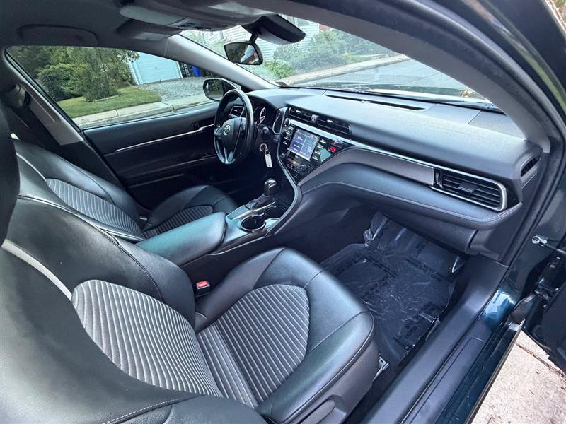 Used 2020 Toyota Camry SE FWD image 25