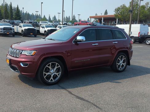 Used 2019 Jeep Grand Cherokee Overland AWD/4WD image 3