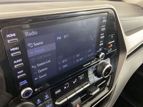 Used 2022 Toyota Highlander XLE image 14