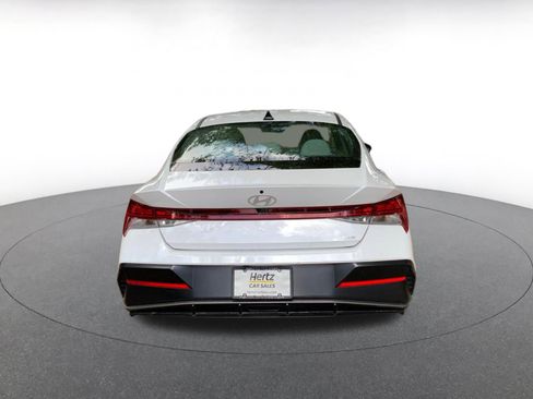 Used 2025 Hyundai Elantra Limited image 6