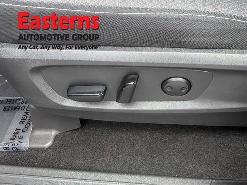 Used 2022 Nissan Pathfinder SV AWD/4WD image 22