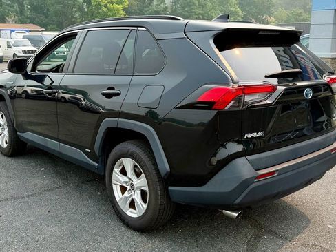 Used 2021 Toyota RAV4 LE AWD/4WD image 8