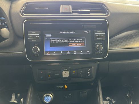 Used 2018 Nissan Leaf SV w/ SV Technology Package image 17