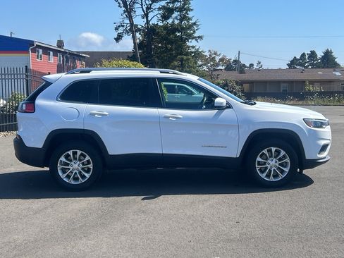 Used 2019 Jeep Cherokee Latitude w/ Popular Appearance Group AWD/4WD image 10