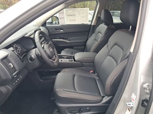 New 2025 Nissan Pathfinder SL w/ SL Premium Package image 10