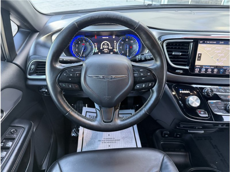 Used 2019 Chrysler Pacifica Touring-L Plus w/ Advanced Safetytec Group FWD image 44