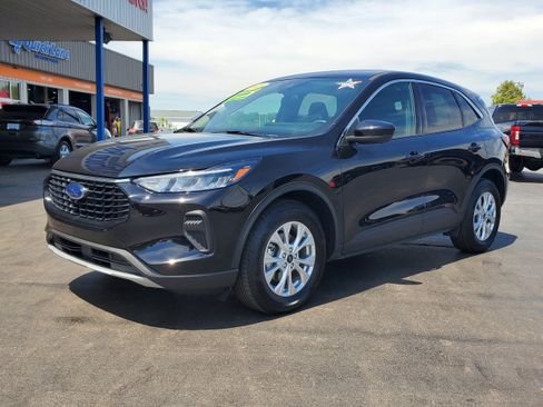 Used 2023 Ford Escape Active w/ Tech Pack #2 AWD/4WD image 2