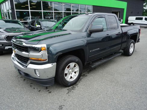 Used 2018 Chevrolet Silverado 1500 LT w/ All Star Edition AWD/4WD image 2