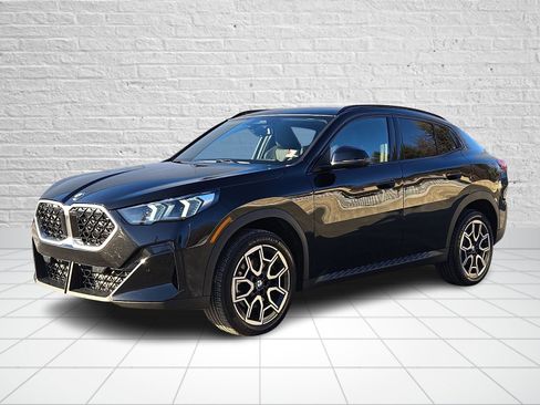 Used 2025 BMW X2 xDrive28i w/ Premium Package image 3