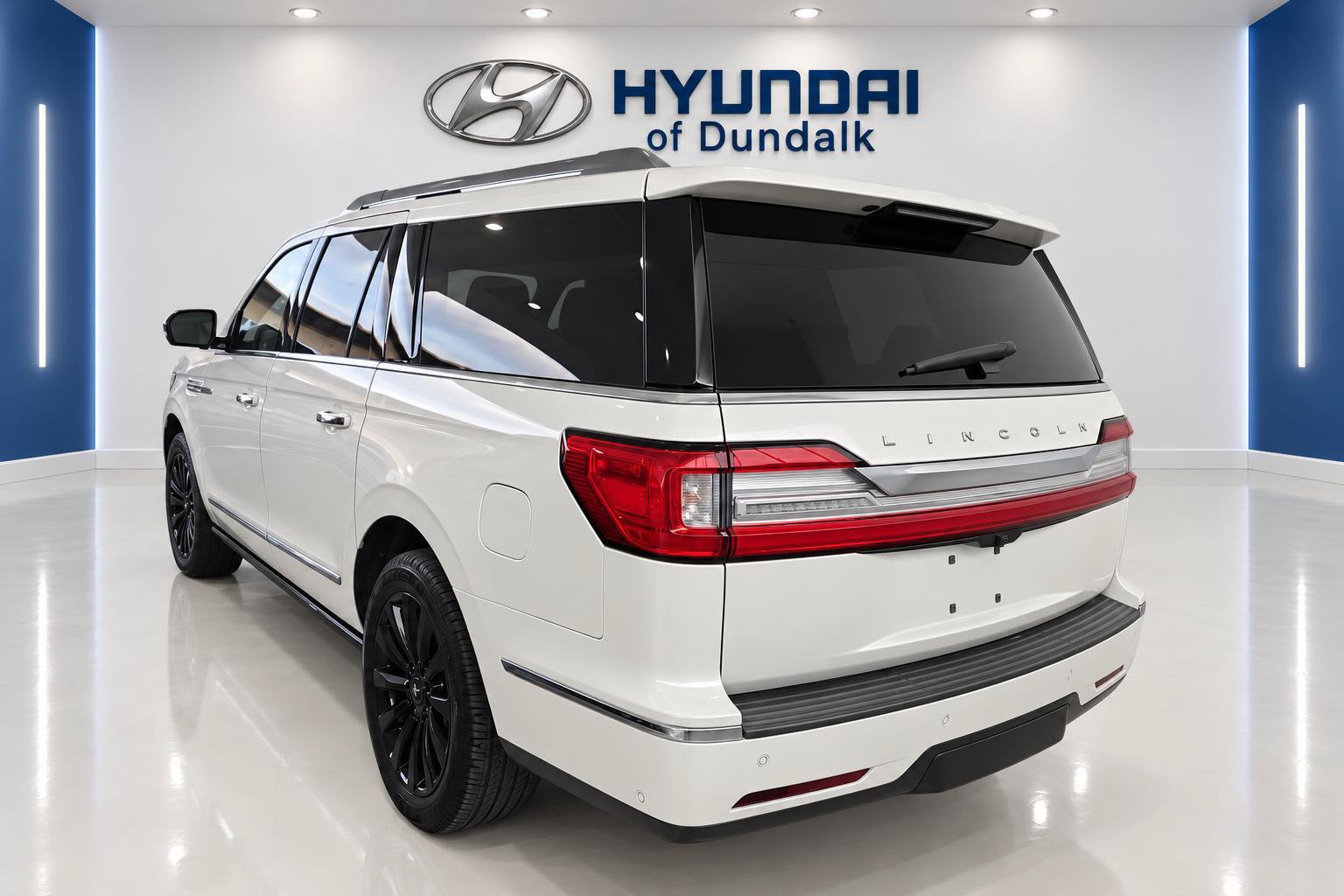 Used 2019 Lincoln Navigator L Reserve AWD/4WD image 2