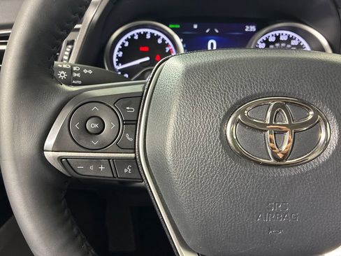 Used 2022 Toyota Camry XLE image 18