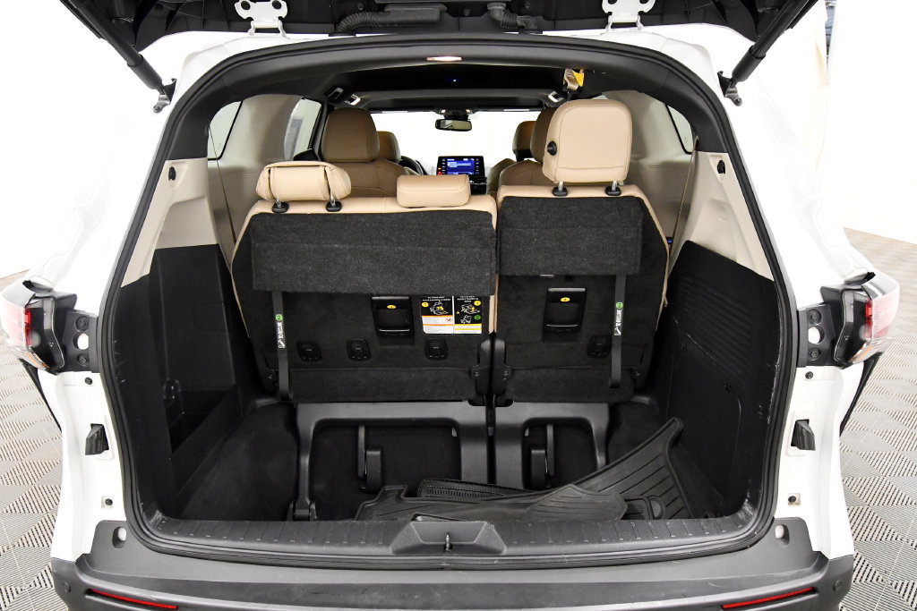 Used 2023 Toyota Sienna XLE AWD/4WD image 7