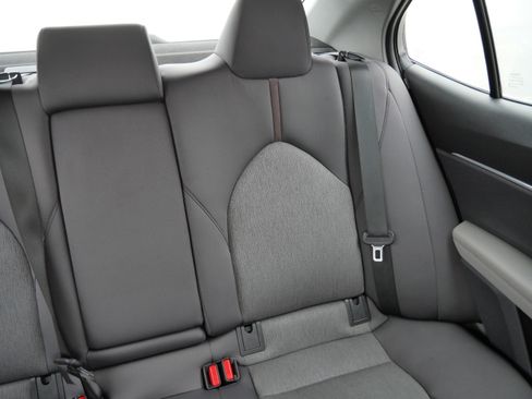 Certified 2020 Toyota Camry LE image 14