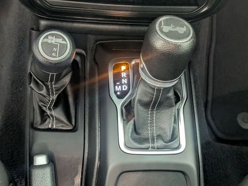 Used 2022 Jeep Wrangler Unlimited Sahara w/ LED Lighting Group AWD/4WD image 22