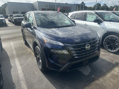 Used 2026 Nissan Rogue SV FWD image 1