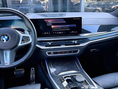 Used 2025 BMW X7 xDrive40i w/ M Sport Package image 7